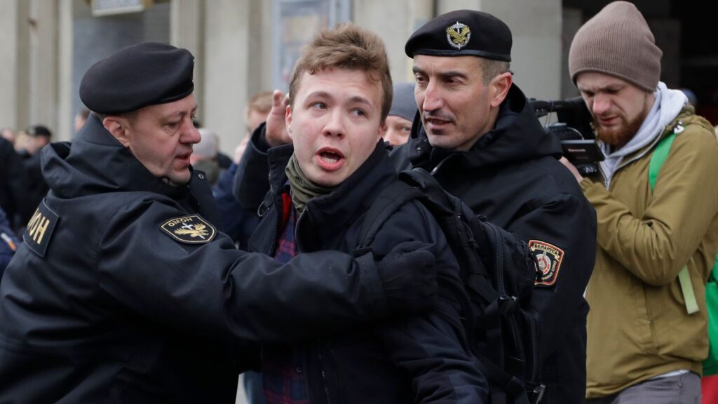 Un jurnalist opozant al regimului lui Lukașenko a fost arestat. Ce spun liderii europeni