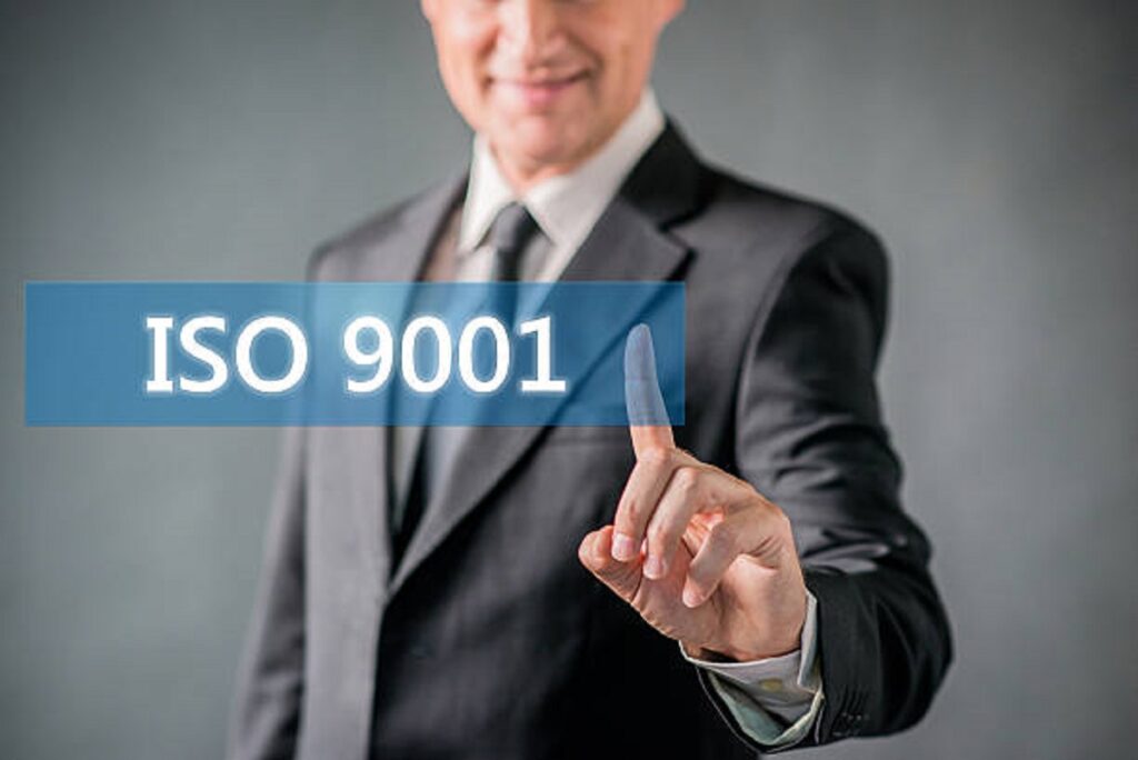 Cele mai importante 5 avantaje ale certificării ISO 9001 pentru compania ta
