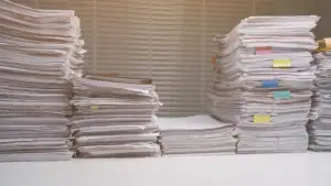 Digitalizarea mai are de așteptat. Achiziție centralizată de 3,6 miliarde de coli de hârtie