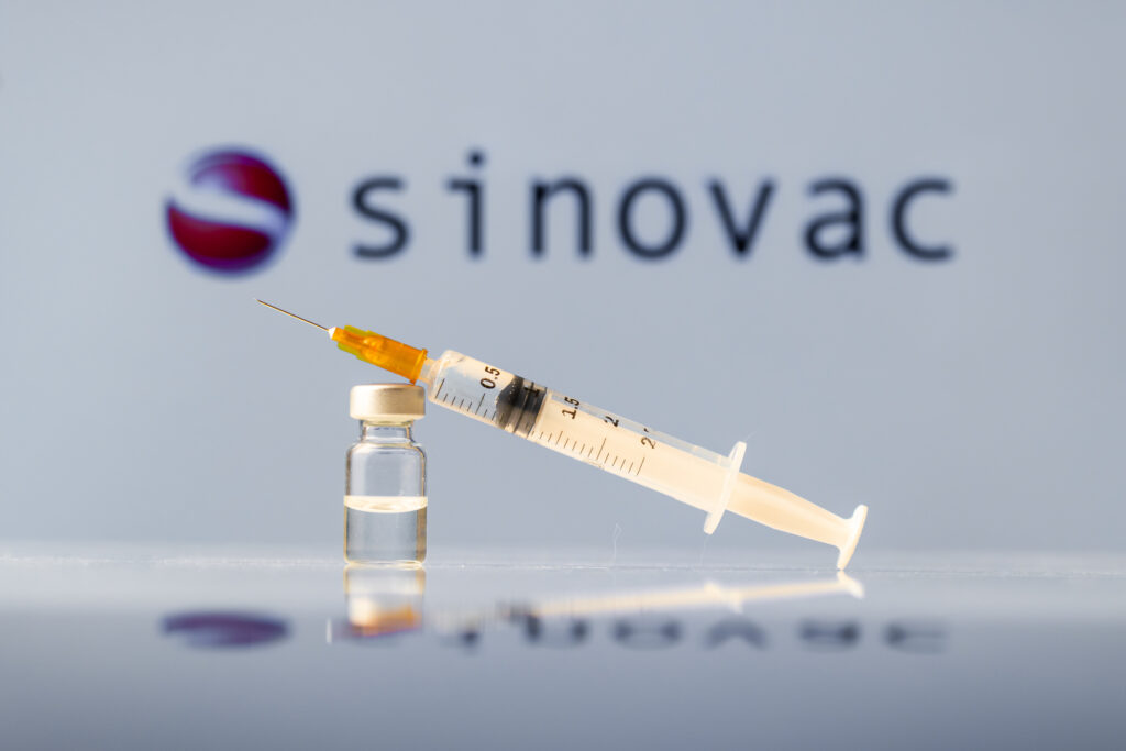 Vaccinul chinez anti-COVID Sinovac a fost omologat de urgență