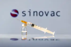 Vaccinul chinez anti-COVID Sinovac a fost omologat de urgență