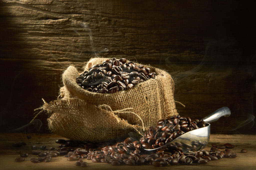 Studiu: Ce se întâmplă dacă bei mai mult de trei cești de cafea pe zi