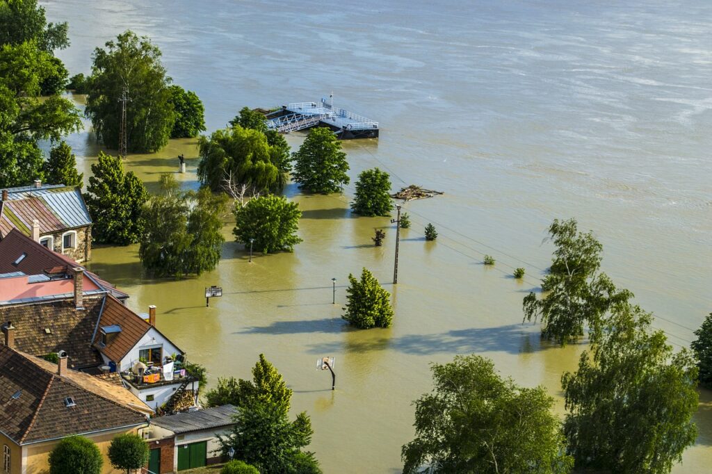 Cod roșu de inundații. MAE îi avertizează pe români. Care sunt zonele vizate