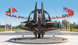 Steagurile tarilor NATO la sediul NATO