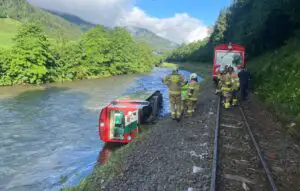 Breaking news! Tragedie în Austria. Un tren plin cu copii a căzut într-un râu
