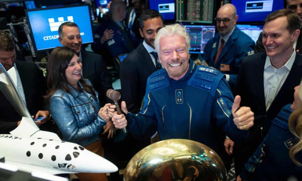 Miliardarul Richard Branson câștigă lupta cu Jeff Bezos și ajunge înaintea lui în spațiul cosmic: Este extraordinar!