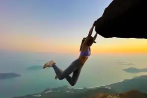 Tragedie în lumea influencerilor. O tânără a murit în timp ce făcea un selfie