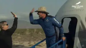 Jeff Bezos surprinde întreaga planetă! Ce a făcut miliardarul imediat după ce a revenit din spațiu?