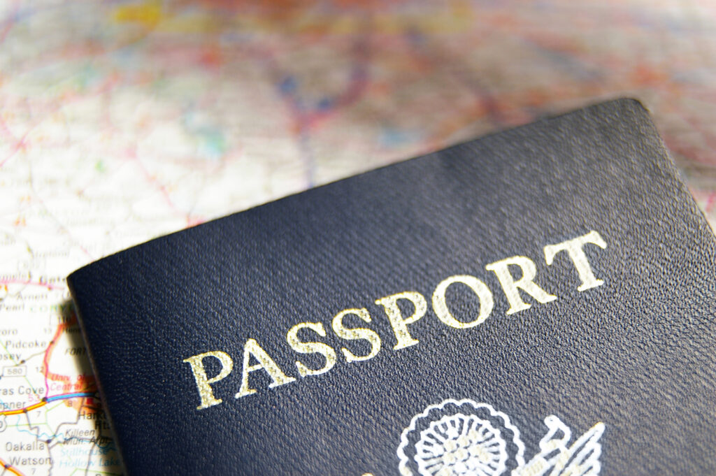 Se aplică de la 1 octombrie! Românii pot intra în această țară doar cu pașaportul