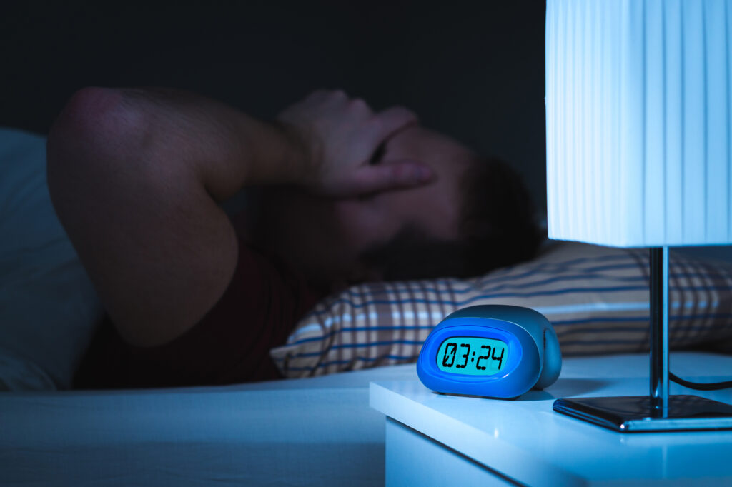 Cum putem să dormim mai bine pe timp de caniculă? 6 sfaturi vitale pentru românii care suferă de insomnie