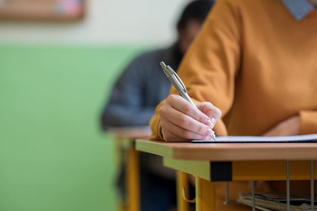 CES propune eliminarea admiterii la liceu prin examen. Se caută o soluție alternativă la Evaluarea Națională