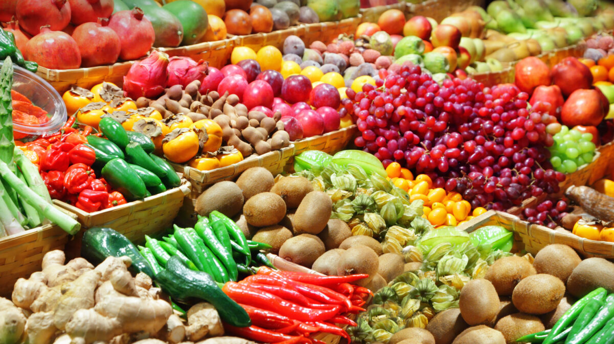 Atenție la aceste legume și fructe din piețe! Sunt pline cu pesticide