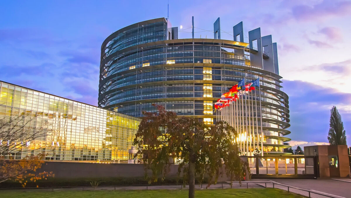Percheziții în birourile Parlamentului European. Anchetatorii au găsit peste un milion de euro
