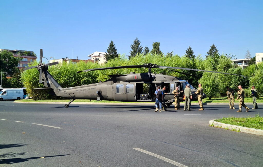 Declaraţii uluitoare de la martorii aterizării forţate a elicopterului american în Bucureşti: Ne era teamă că va lovi clădirea (VIDEO)
