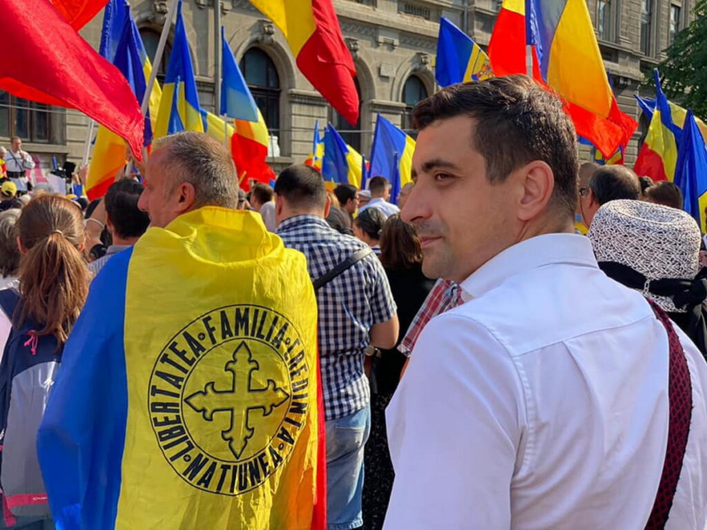 România fierbe! Oamenii au ieşit în stradă: “Nu ne vaccinăm!” Protest fără precedent în Capitală