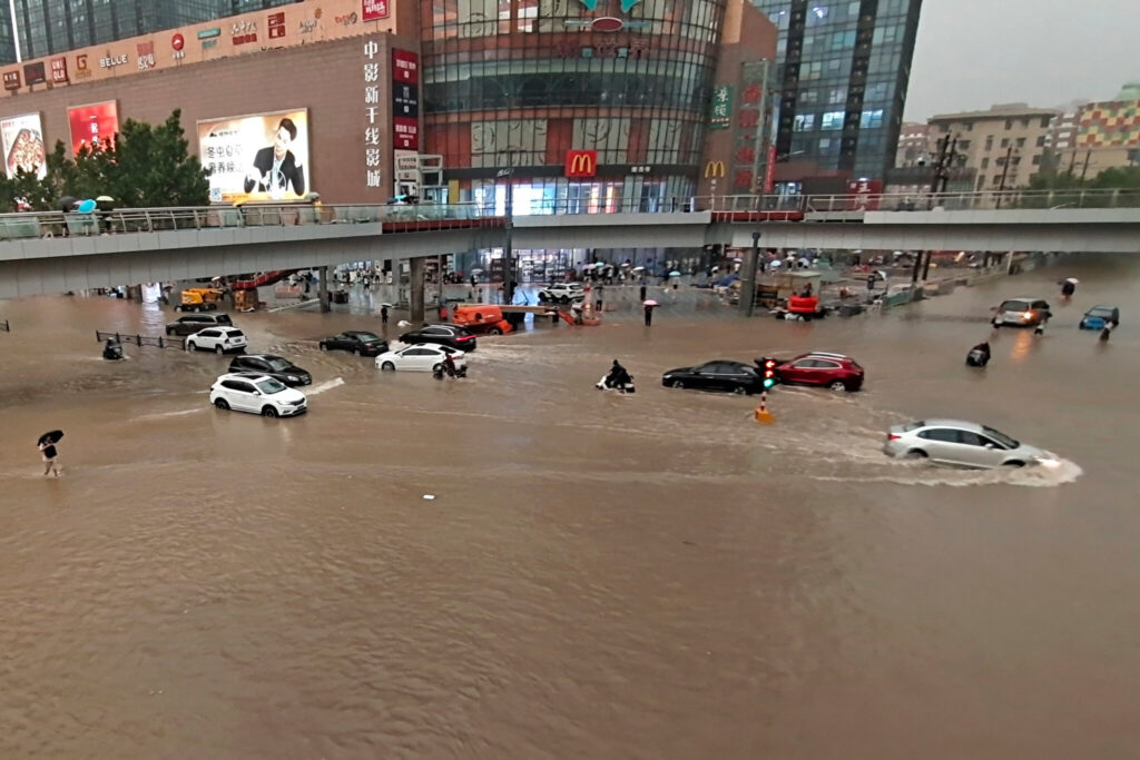 Potop în China. Inundațiile au făcut ravagii. Zeci de oameni au murit