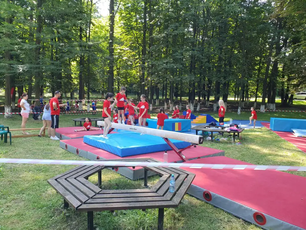 Onești: „Drumul Perfecțiunii”, un traseu urban care transformă copilăria Nadiei în patrimoniu turistic