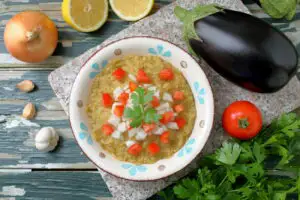 Cum faci corect salata de vinete? Greșeala pe care o face toată lumea fără să știe