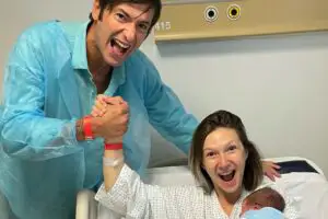 Adela Popescu, prima fotografie cu chipul ultimului său copil. Imaginea care îi dă de gol. Detaliul care a surprins pur și simplu fanii