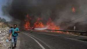 Dezastru în Grecia. Insula Rhodos a rămas fără curent din cauza incendiilor