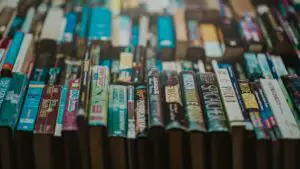 Ce cărți să cauți în librărie când ești interesat de educația financiară