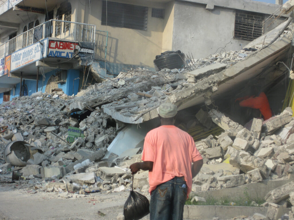 Jumătate dintre victimele seismului din Haiti nu au primit ajutor
