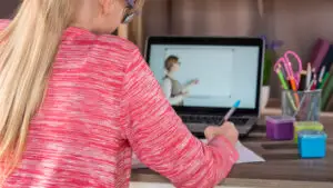 Logiscool România contribuie la alfabetizarea digitală și uniformizarea educației prin Fundația pentru Educație Digitală
