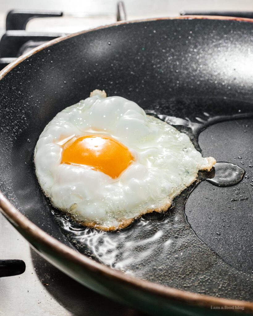 Greșeala imensă pe care o facem când prăjim ouă! Foarte puțini oameni știu acest lucru. Pericol de accident vascular