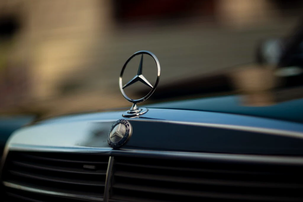 Scădere uşoară a vânzărilor Mercedes-Benz în 2022. Maşinile electrice au fost însă pe plus, cu 124%
