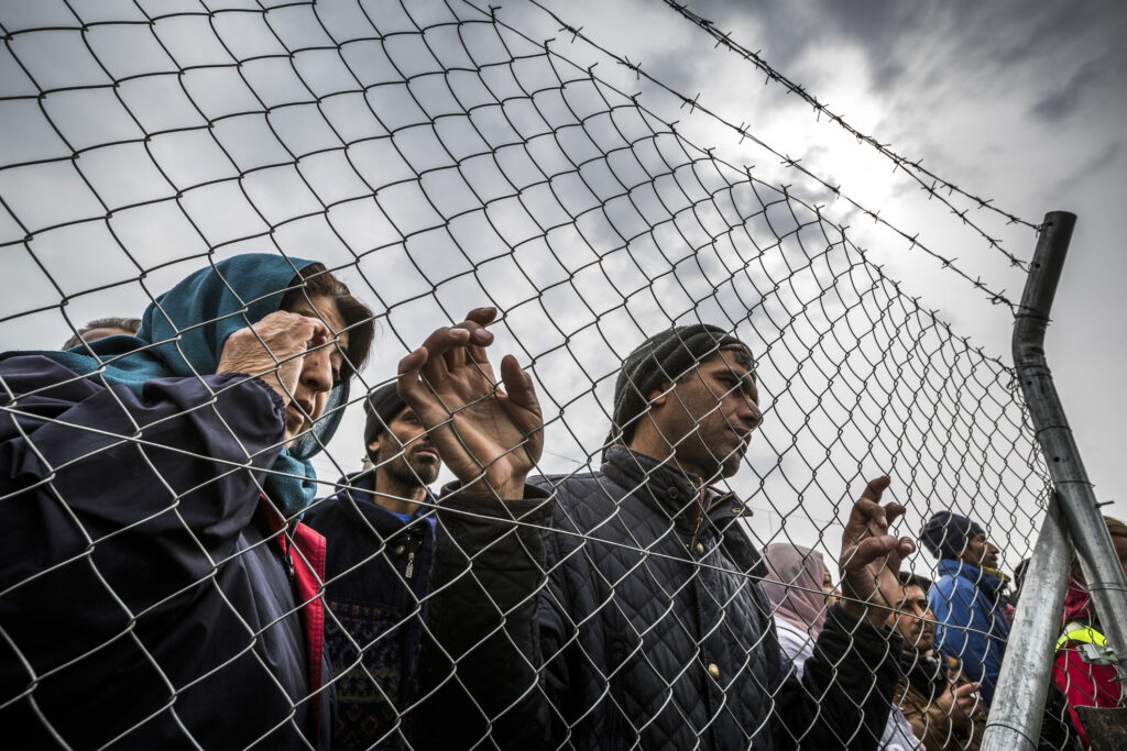 Haos mondial! Sute de mii de migranți iau cu asalt frontierele. ONU trage semnalul de alarmă