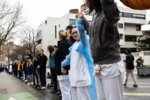 Medicii se pregătesc de proteste și grevă: Nu suntem cobai! COVID aruncă în aer toată România