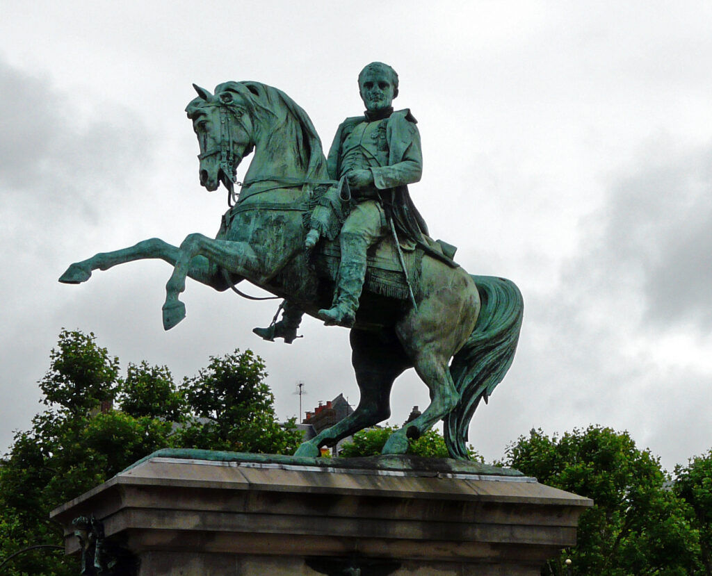 Francezii vor să scape de statuia lui Napoleon. Pe cine vor să pună în loc