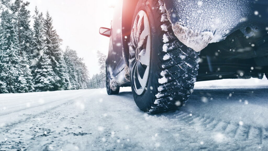 Informație utilă pentru toți șoferii pe timp de iarnă. Cum se aleg anvelopele în conformitate cu noua etichetă și cu normele UE