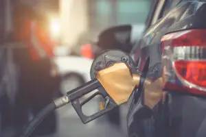 Lovitură cruntă pentru cei cu mașini pe benzină! Panică totală la pompă. Pregătiți-vă pentru ce e mai rău