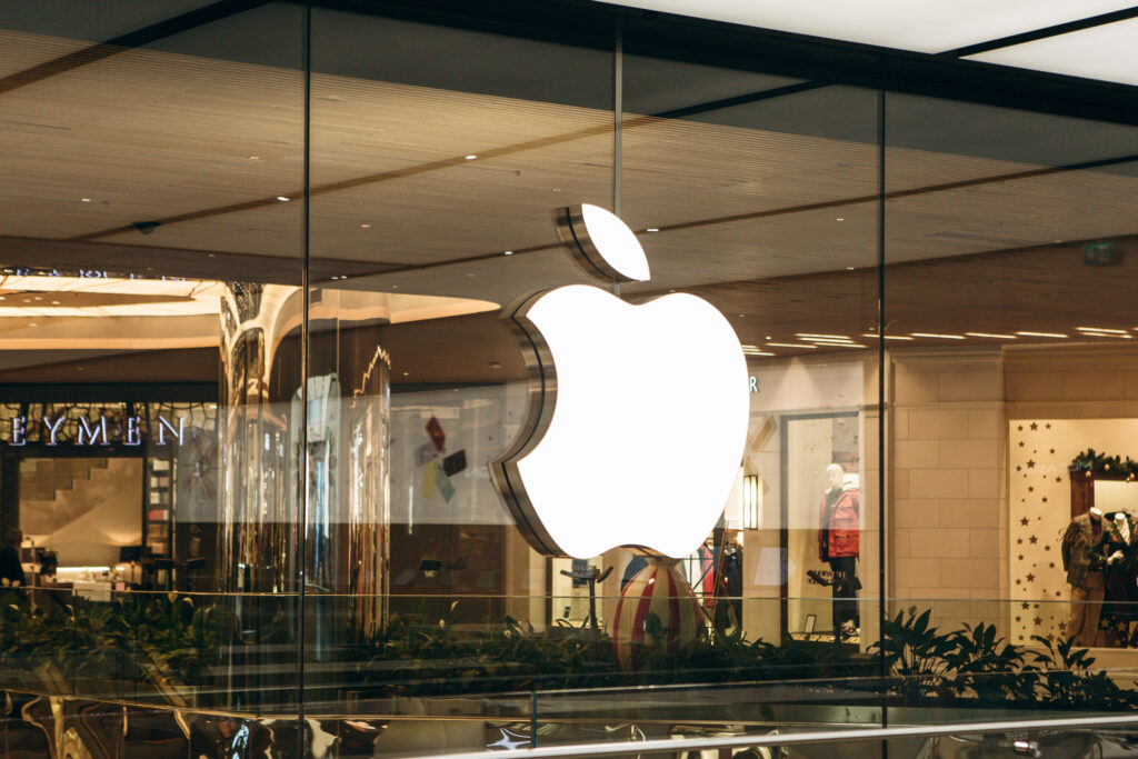Afacerile Apple au scăzut. iPhone-ul nu se mai vinde așa de bine