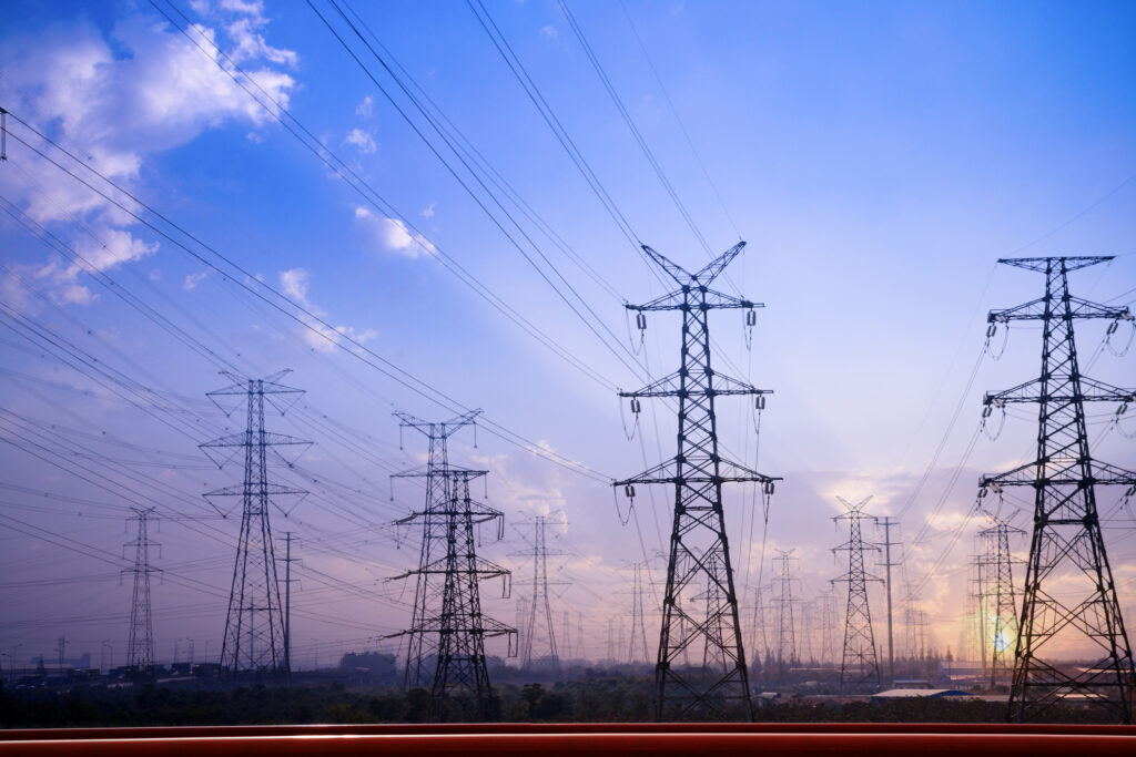Comisia Europeană vrea să reformeze piaţa de electricitate a blocului comunitar. Sursele regenerabile, prioritare