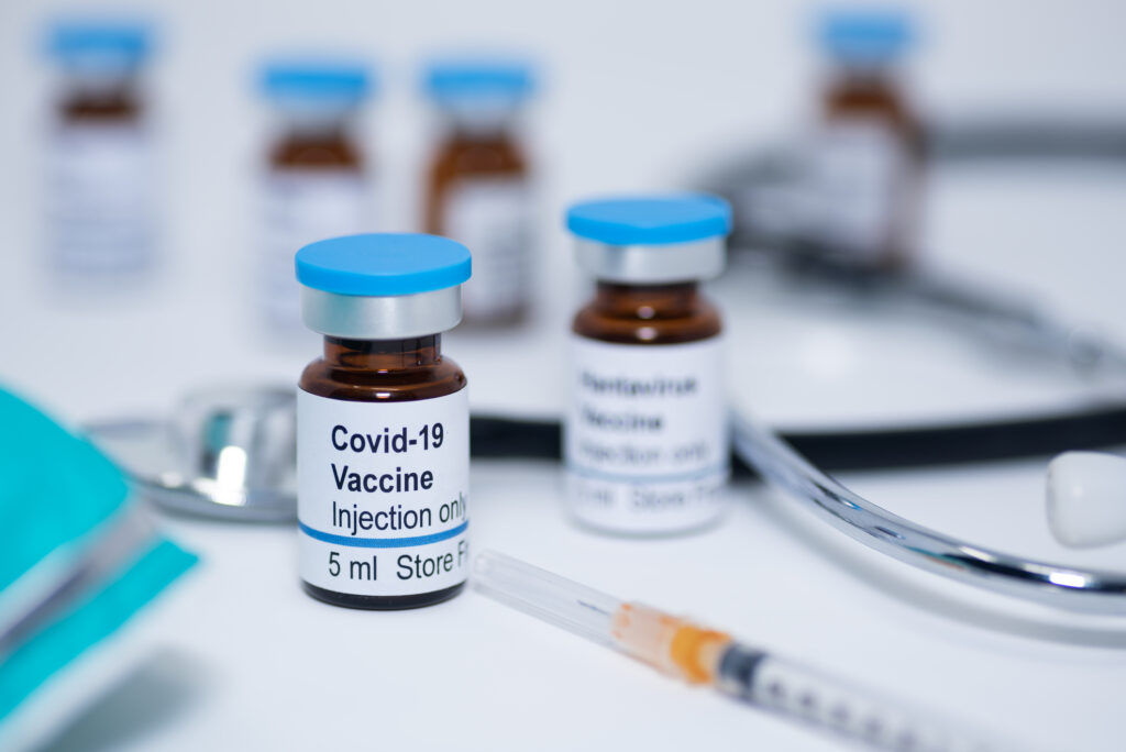 A început vaccinarea cu a treia doză în Italia. Ce categorii sunt vizate
