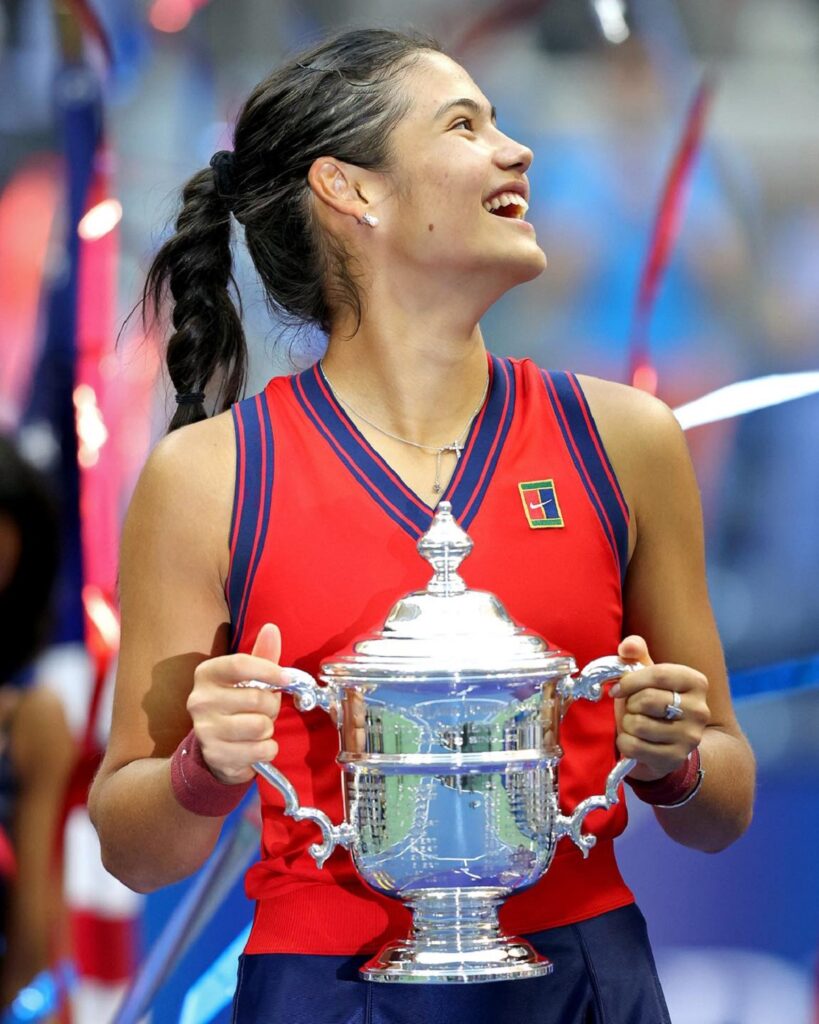 Emma Răducanu, triumfătoare la US Open! Sportiva cu tată român a scris istorie. Curg mesajele de felicitare