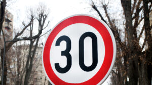 Limită de viteză 30 km/h