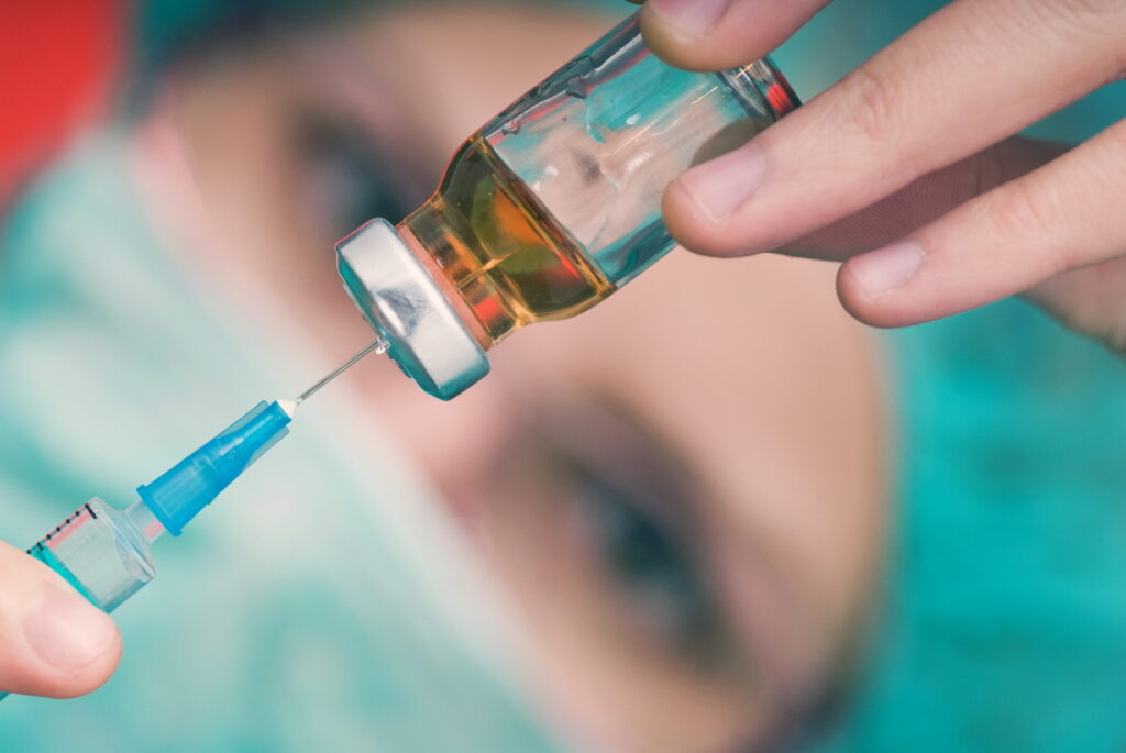 Vaccinarea capătă viteză în România! Record de imunizări de la debutul valului 4