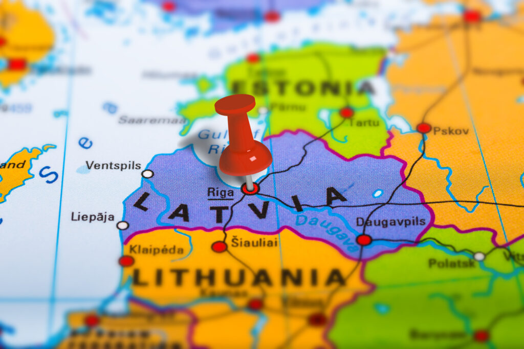 Autoritățile din Letonia extind starea de urgență la frontiera cu Belarus din cauza migranților