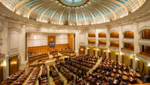 Camera Deputaților a adoptat noua lege a integrității. Soții demnitarilor vor depune declarații de avere, iar sancțiunile se înăspresc