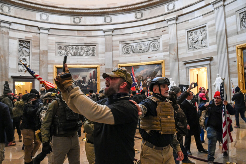 Anchetă privind asaltul asupra Capitolului SUA. Violențele nu au fost un accident. Acuzații dure pentru Trump