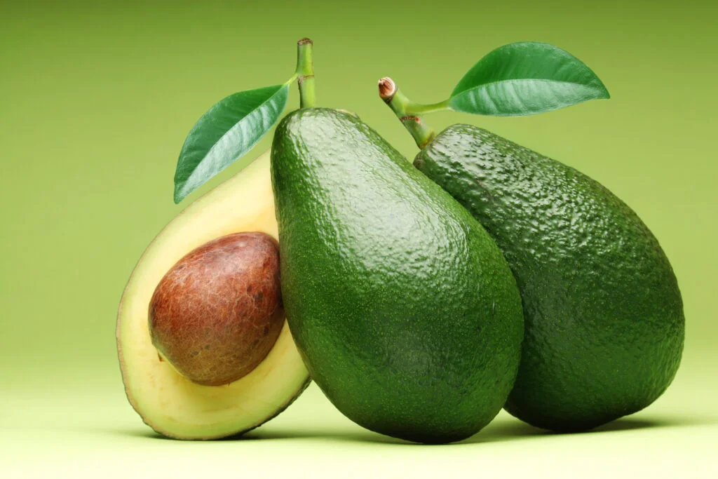 De ce nu se poate planta copacul de avocado Hass din semințele unui fruct