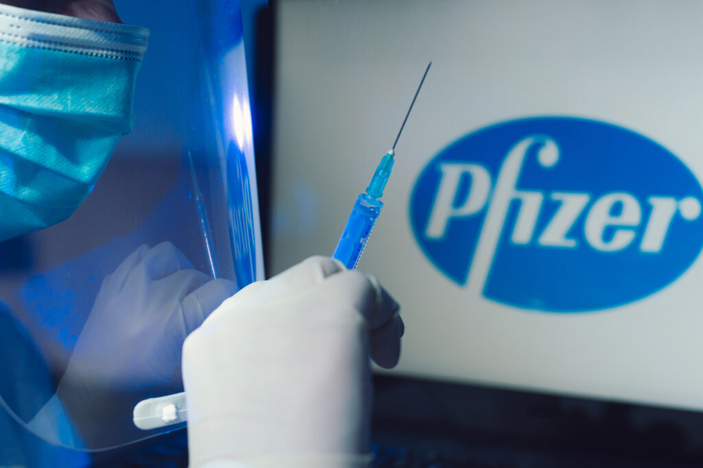 Pfizer a depus la FDA cererea privind autorizarea vaccinului pentru varianta Omicron