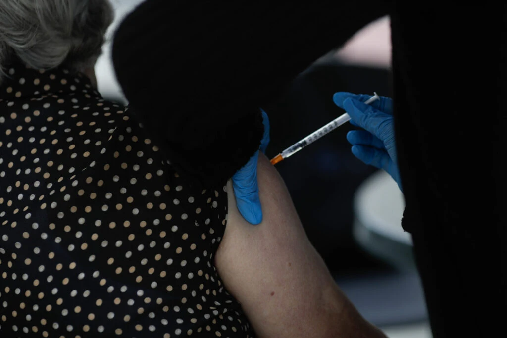 Un celebru medic român a spus adevărul despre vaccin: „Te ajută să nu ajungi în sicriu”