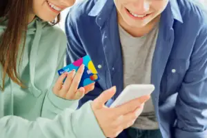 Revolut Junior devine disponibil și cu Apple Pay
