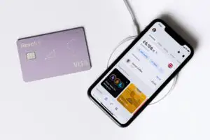 Super-aplicația Revolut învață utilizatorii să se apere de fraudele online