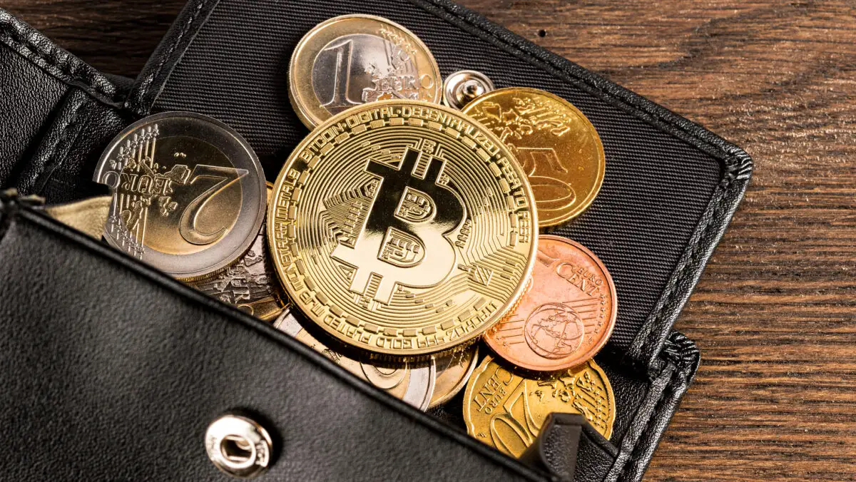 Avertisment pentru deținătorii de Bitcoin. Hackerii au furat deja criptomonede de 130 de milioane de dolari din portofele hardware