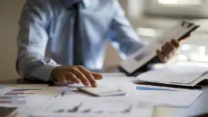 Cum se poate asigura o companie că declarația SAF-T este corectă și completă